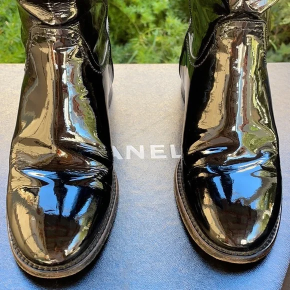 SOLD!!!! Authentic Chanel Interlocking CC Patent Leather Boots Size 37 C - Picture 4 of 15